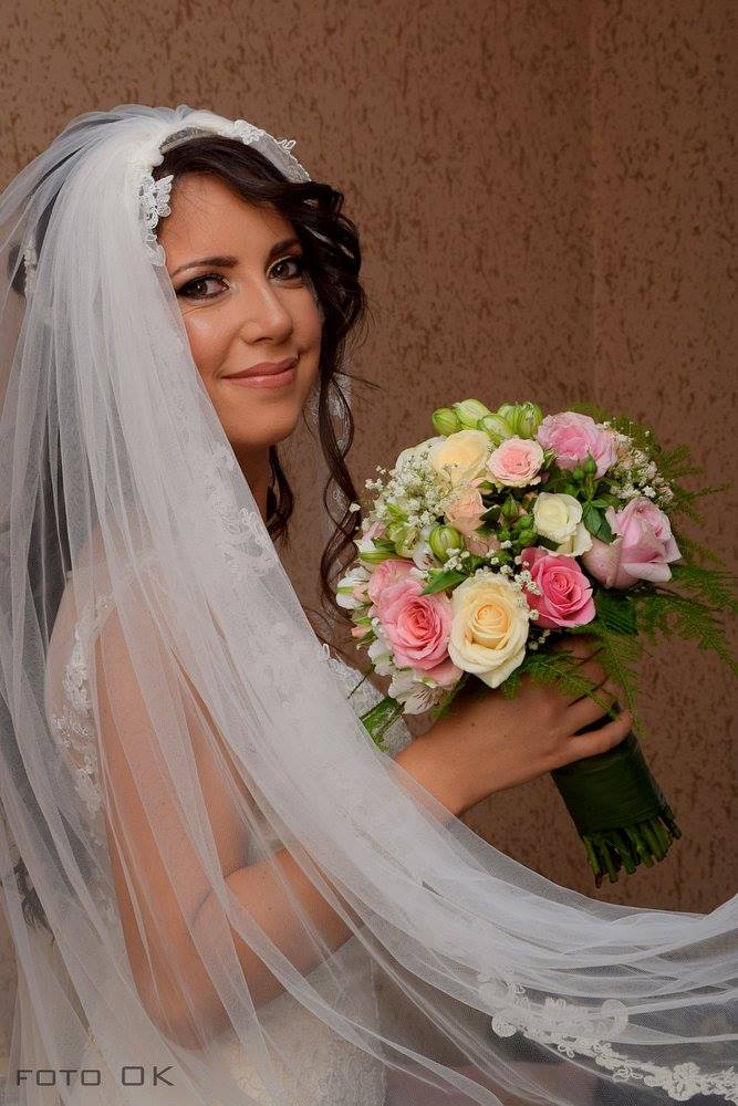 bidermajer od žutih i roze ruža