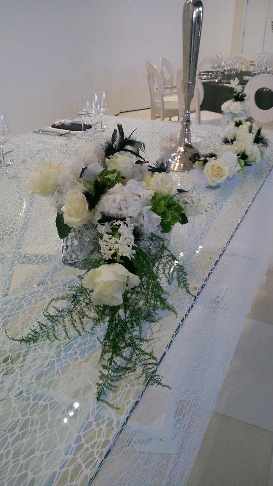 cvetni stoni aranžman za posude