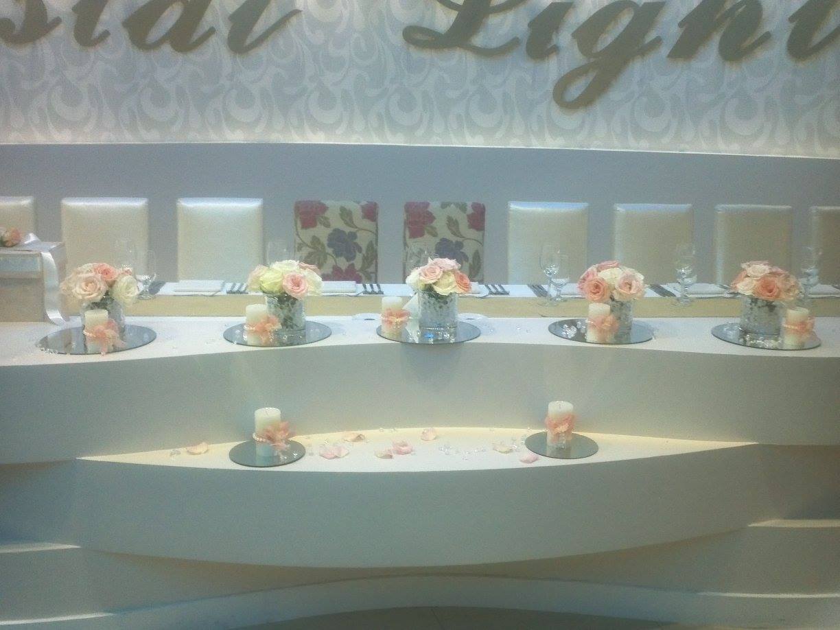 puni cvetni stoni aranžman