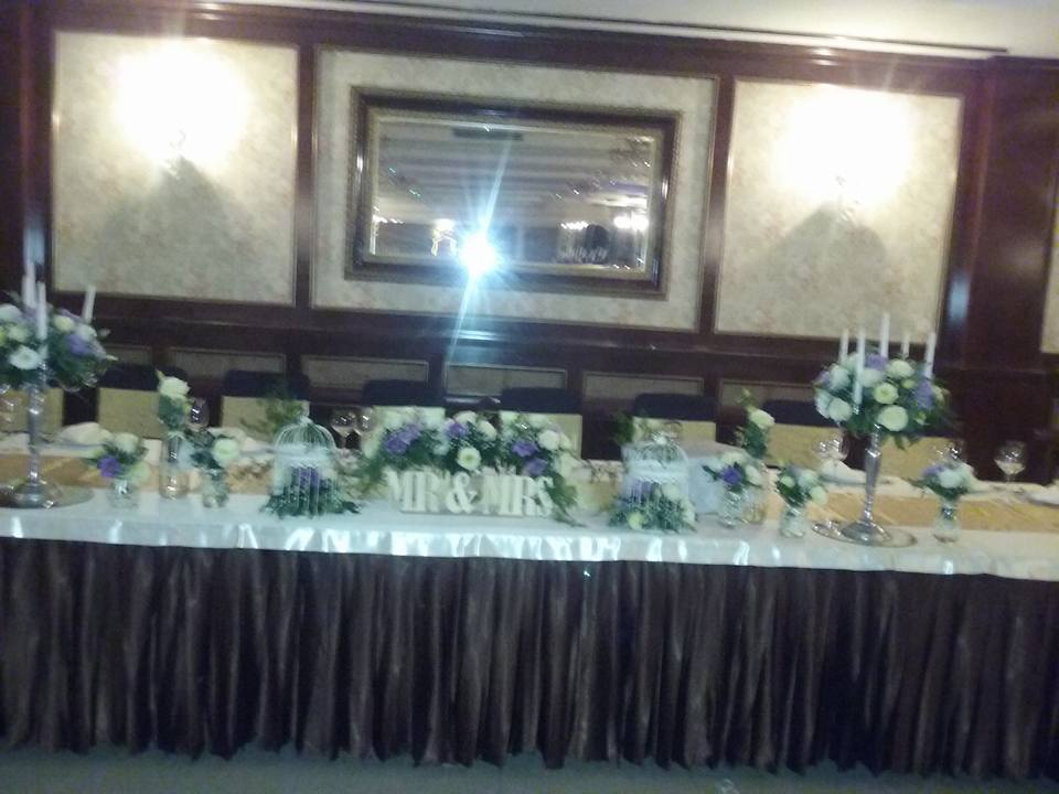 kompletan aranžman svadbenog stola