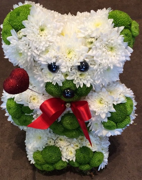 medved od belog cveća