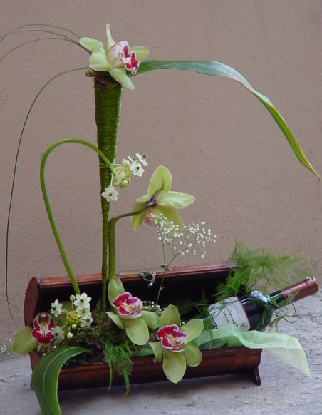 buket kutija belog cveća